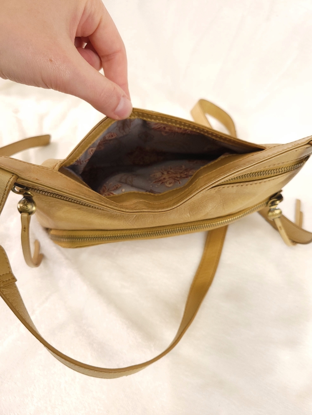 Hobo Cassie Leather Convertible Crossbody Shoulder Bag - Picture 6 of 16